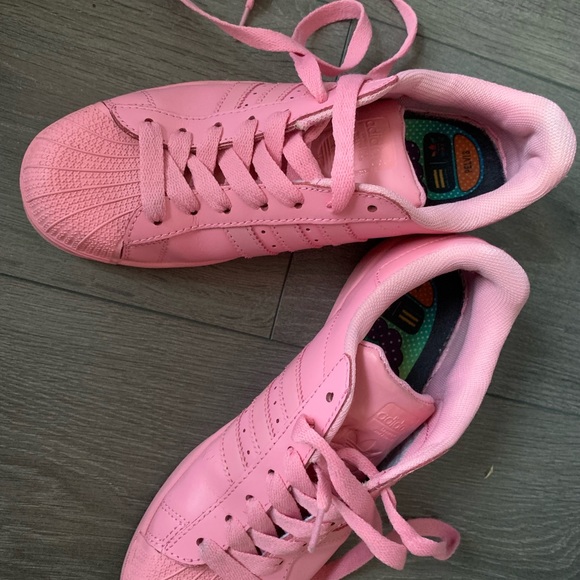 Adidas shell toe in bubble gum pink, women’s size 7.5 - Picture 3 of 5